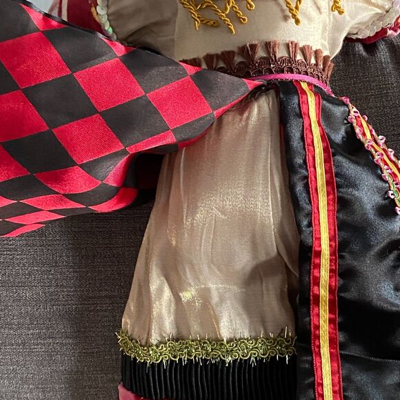 Kasma Collection 24 Inch Porcelain and Cloth Jester Clown Collectible Doll, EUC - Picture 9 of 16